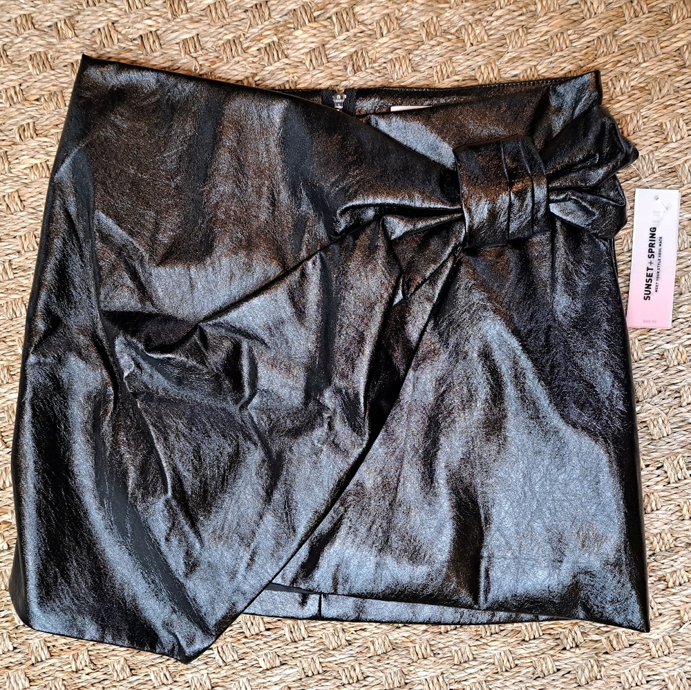SUNSET & SPRING PATENT MINI SKIRT WITH DRAMATIC BOW, BLACK M - Picture 7 of 13